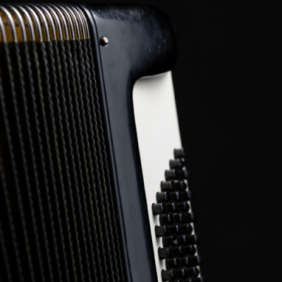 3 razões que impedem você de juntar as mãos no acordeon - Rafael Vanazzi - Apaixonados por acordeon